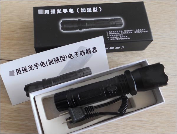 1101型帶強(qiáng)光電筒式電擊器